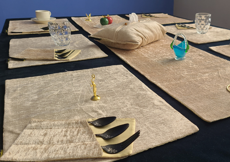 eleganza-essentials-nobel-velvet-skin-embroidered-table-set (4)